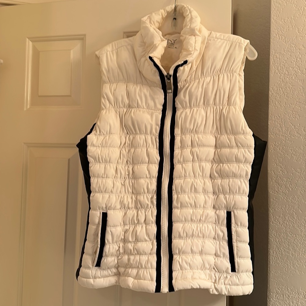 Puffer Vest Marc New York cream black grosgrain trim/faux leather side panels-XL
